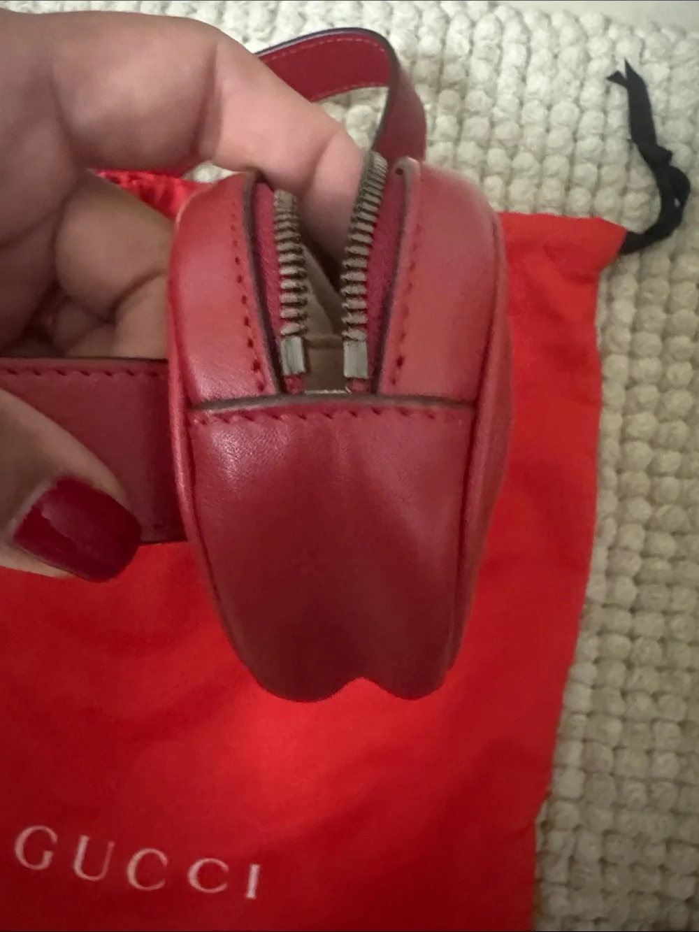 Gucci compact chevron
